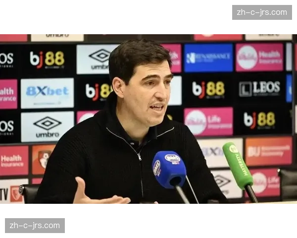 伯恩茅斯中路密集防守显效 伊劳拉针对性部署锁死曼联转换反击 伯恩茅斯中路密集防守显效 伊劳拉针对性部署锁死曼联转换反击